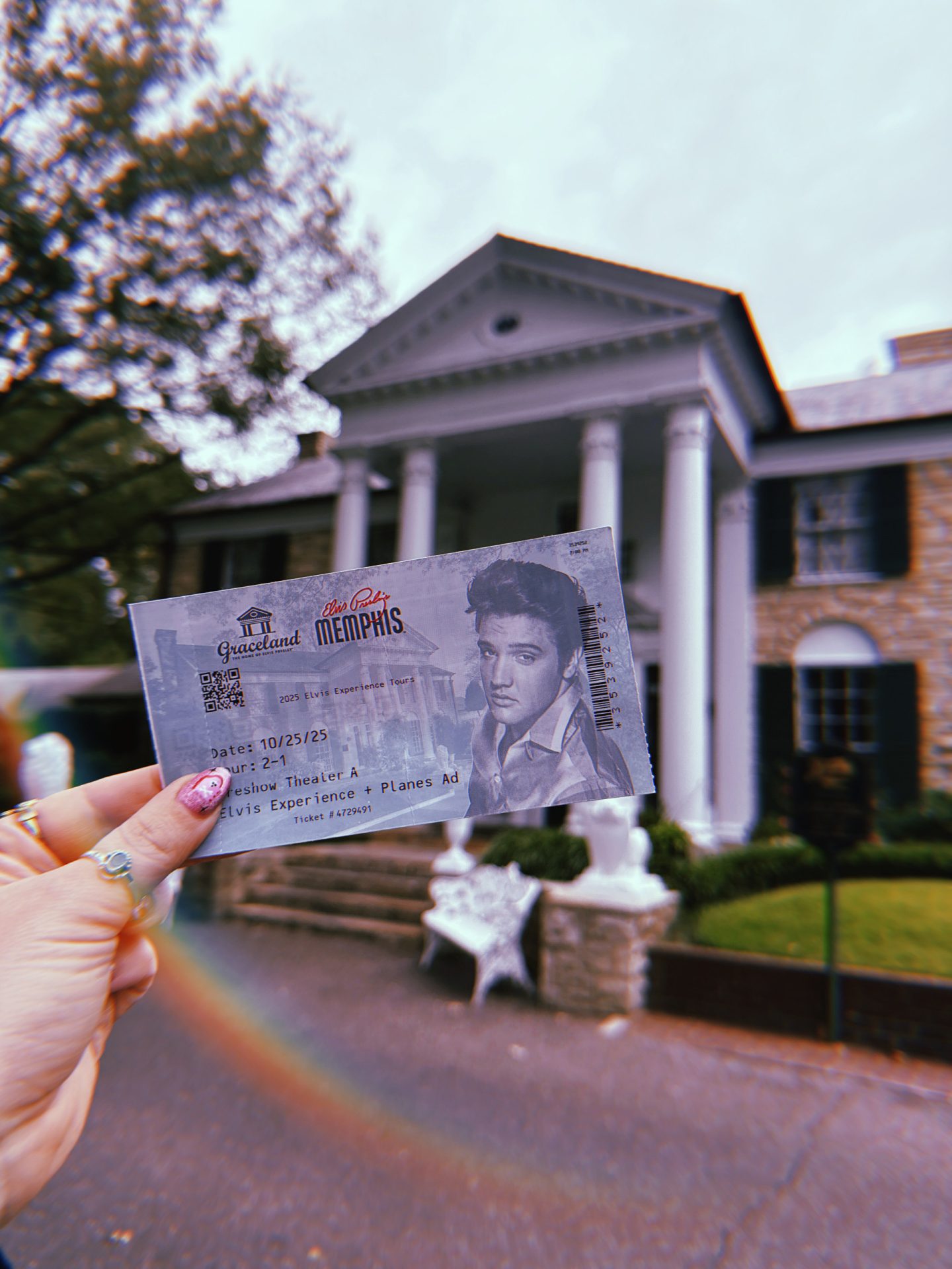 Graceland Memphis entrance